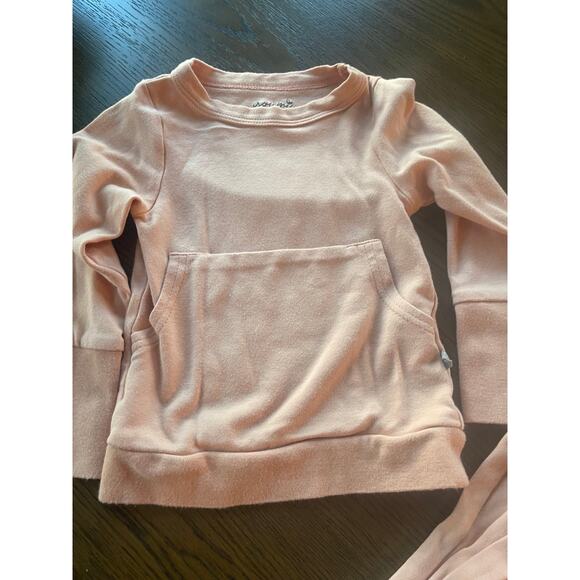 Goumi Kids Bamboo/Cotton Jogger Pajama Set in Light Peach (2T) - Picture 3 of 8